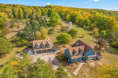 Farmhouse 1918 - Luxe 5-Bedroom Retreat on 4.5 Acres in Beautiful Boyne City