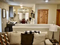 Family-Friendly 3BR Home near River & Bike Path! Close to downtown. ケロッグのホテル