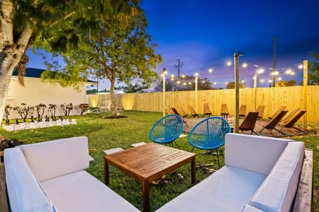 NEW 6BR Beach Resort-Style Game House! Heated Pool Отели рядом с Аэропорт Уэст-Палм-Бич