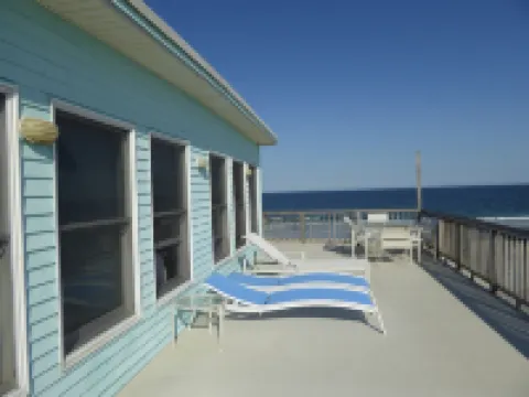 Quiet North Beach Oceanfront Steps to Private Beach 4 Night Min Stays Available