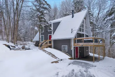 Stunning Ellicottville Hilltop Ski Chalet