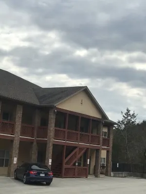 YOUR DREAM LAKE VIEW RETREAT WITH A BOAT SLIP ON INDIAN POINT