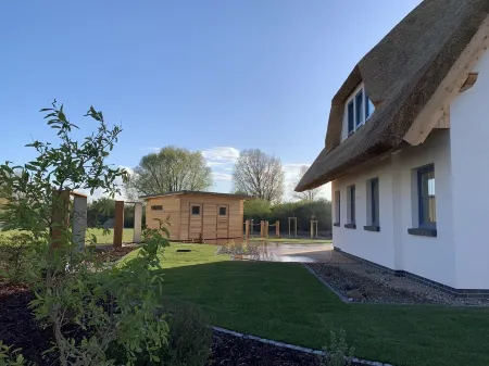 Holiday Home - Enjoy Rügen`s coast in the new maritime country house! Отели в г. Дранске