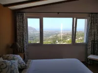 Casita Leon - Peaceful Villa Retreat with Private Pool & Panoramic Views.