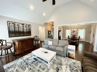 Private & Cozy Home, Close to Lake