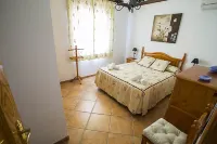 Villa with private pool, 800 m² plot, mountain and sea views