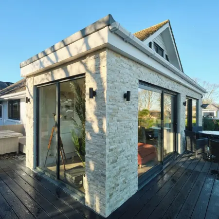 Newly renovated 4 en-suite bedrooms, panoramic sea views, Hot Tub, EV charger
