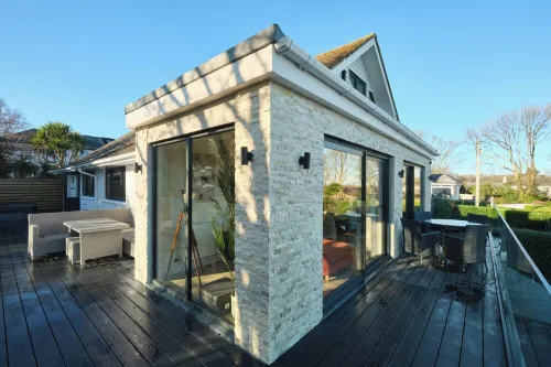 Newly renovated 4 en-suite bedrooms, panoramic sea views, Hot Tub, EV charger - balcony