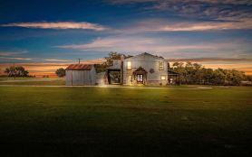The Levi Gin - Luxury Vintage Retreat