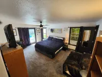 Pet Friendly MIL Suite, Caldwell, ID. Private Hot Tub/Pool in Beautiful Backyard