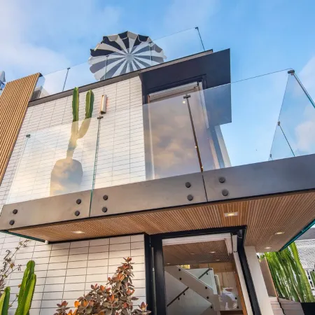 BRAND NEW LUXURY BEACHFRONT HOME @ MOONLIGHT BEACH