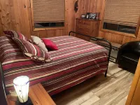 Cozy Lakefront Cottage with spectacular views!