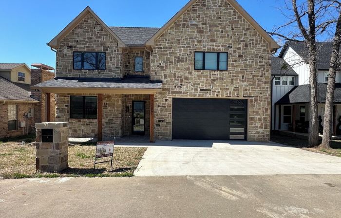New Lake Paradise! 4 bdrm 3.5 ba house w/ lift, deck, grill, sauna, smart, media