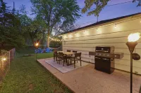 Near Downtown Home, Dogs allowed, Easy Private Parking, Big Yard, Patio,