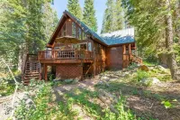 Four seasons Mountain Chalet close to ski resorts Hotel in zona Donner Summit California State Snopark