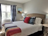 Island House D : Stylish Updated Townhome - Steps to the Beach w/ Pool! - Pools