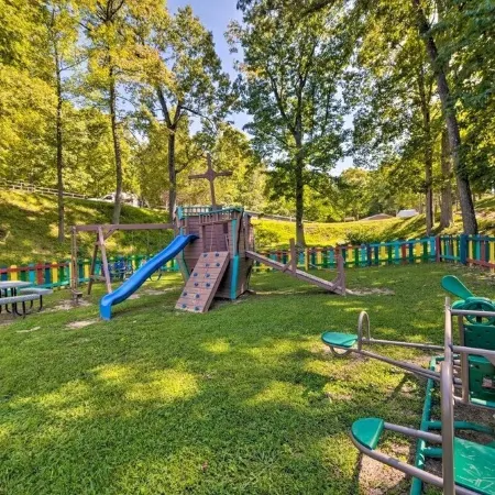Lynnhurst Resort-Private cabin on Kentucky Lake with Hot Tub