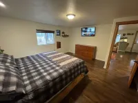 Cozy Home on 5 wooded acres.Close to Applegate River,Parks,Fishing and Vineyards