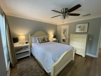 Fall in Love with St Simons Island. Plenty of Dates Available Mid- Sept Thru Dec Hotel in zona St Simons Island