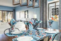 Step from the patio into the Little River. Walking distance to AWESOME!