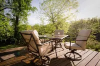 Circa 1900 Farmhouse Cottage - Pond - King Bed - Fenced - 8 Miles to Brenham Hotels in Chappell Hill