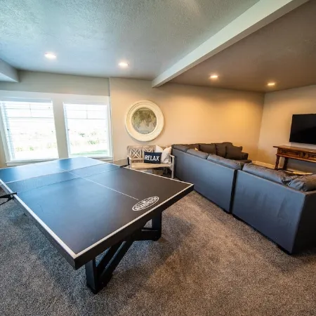 Stunning 10 Bedroom Lakeview Retreat! in the Middle of Garden City!