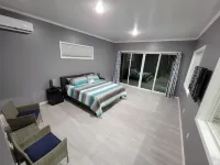 Woman Lake Beach House - Family Reunion - Private 100' Wide Beach