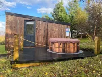Modern cabin with stunning views & private hot tub