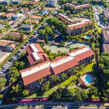 Newly Renovated Condo - Next to the beach!