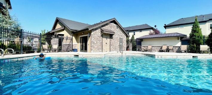 Riverside Retreat - Luxury Living Steps From the Pool, Boise River & Greenbelt Ξενοδοχεία στην πόλη Boise