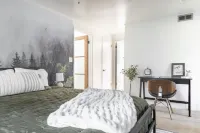 Stylish Family+Pet Friendly Cabin by Village + Lake