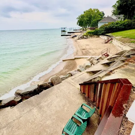 Lakeside Paradise! A charming blend of cozy comfort and beachfront bliss!