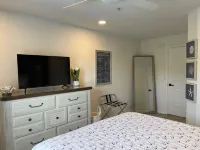 3 Bed/3 Bath Remodeled End Unit & 5 min to Beach! Pet Friendly!!