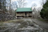 Perfect Family Friendly Cabin w/ privacy/arcade games/yard space in Townsend, TN