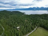 Montana Forest Retreat, Easy Walk to Flathead Lake, 1.5 Acres Fenced for Dogs!