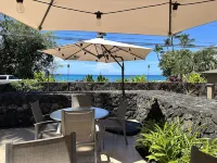 Relaxing Kailua-Kona 2 bed/2 bath condo with central AC across street from beach