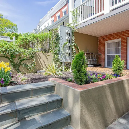 Spacious, Modern Luxury 2 bed, 2 bath w/ Spectacular Rooftop!