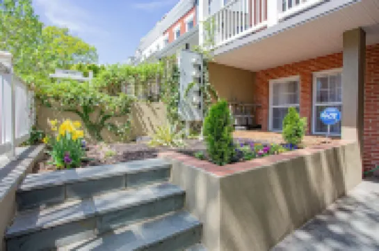 Spacious, Modern Luxury 2 bed, 2 bath w/ Spectacular Rooftop!