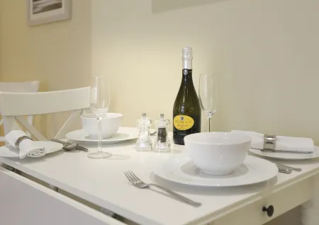 The Blyth - luxury hotel style, central apartment with fantastic sea views