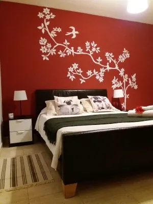 SHALOM HOUSE IN QUIET RESIDENTIAL AREA Hotels near Playa Montaña Bermeja