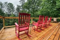 Ladybug Lodge - Hot Tub, Fire Pit, Pool Table