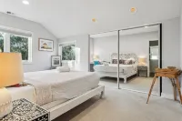 Relaxing Home – ocean views w/hot tub, & short walk to beach!