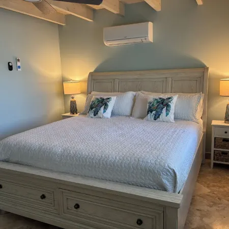 10% Discount Til August 2026! 3Br 3BA, Tiki Hut, 37' Dock, Cabana Club Memb.