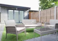 Stylish London Flat with Garden, Close to City Hotels near Leyton Orient FC