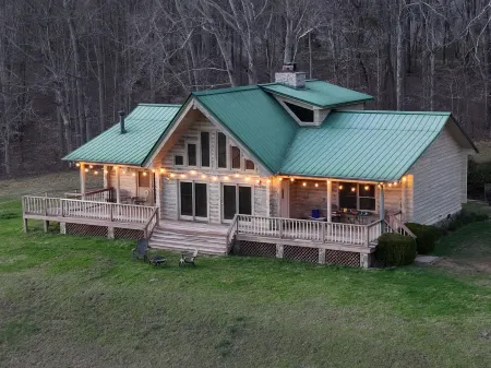 Peaceful Hills Retreat Lodge with a Great View,  a Pond, a Fireplace, Sleeps 10.