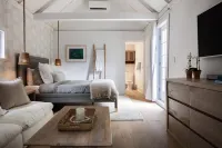 Gorgeously Renovated SH Village 5 bd w/ Large Pool Hotels near Cryder Beach
