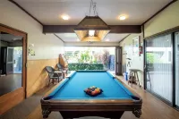 Central AC Ocean & Mountain View 2-Bedroom 2-Bath Condo Across Magic Sands Beach Hotel in zona White Sands Beach（La'aloa Bay）