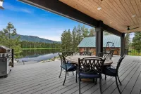 !!BRAND NEW LISTING!! Stunning Cabin w/Private Dock, 5 Beds w/ 5.5 Bath, Hot Tub - Chalets