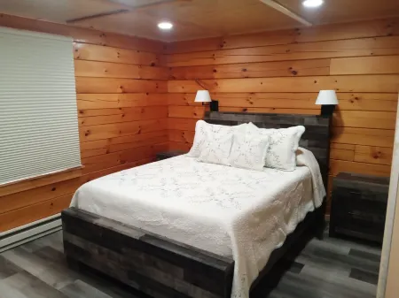 North Shore Log Home near Lake Superior