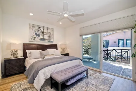 Luxury & Comfort IN the Village. Walk everywhere!!